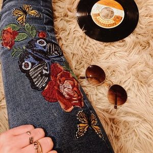 Zara butterfly embroidered jeans// dark wash